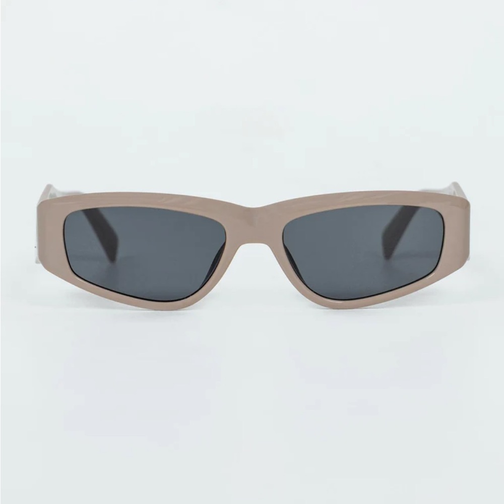 Princess Polly Look Into My Eyes Sunglasses. NWT - Picture 3 of 3
